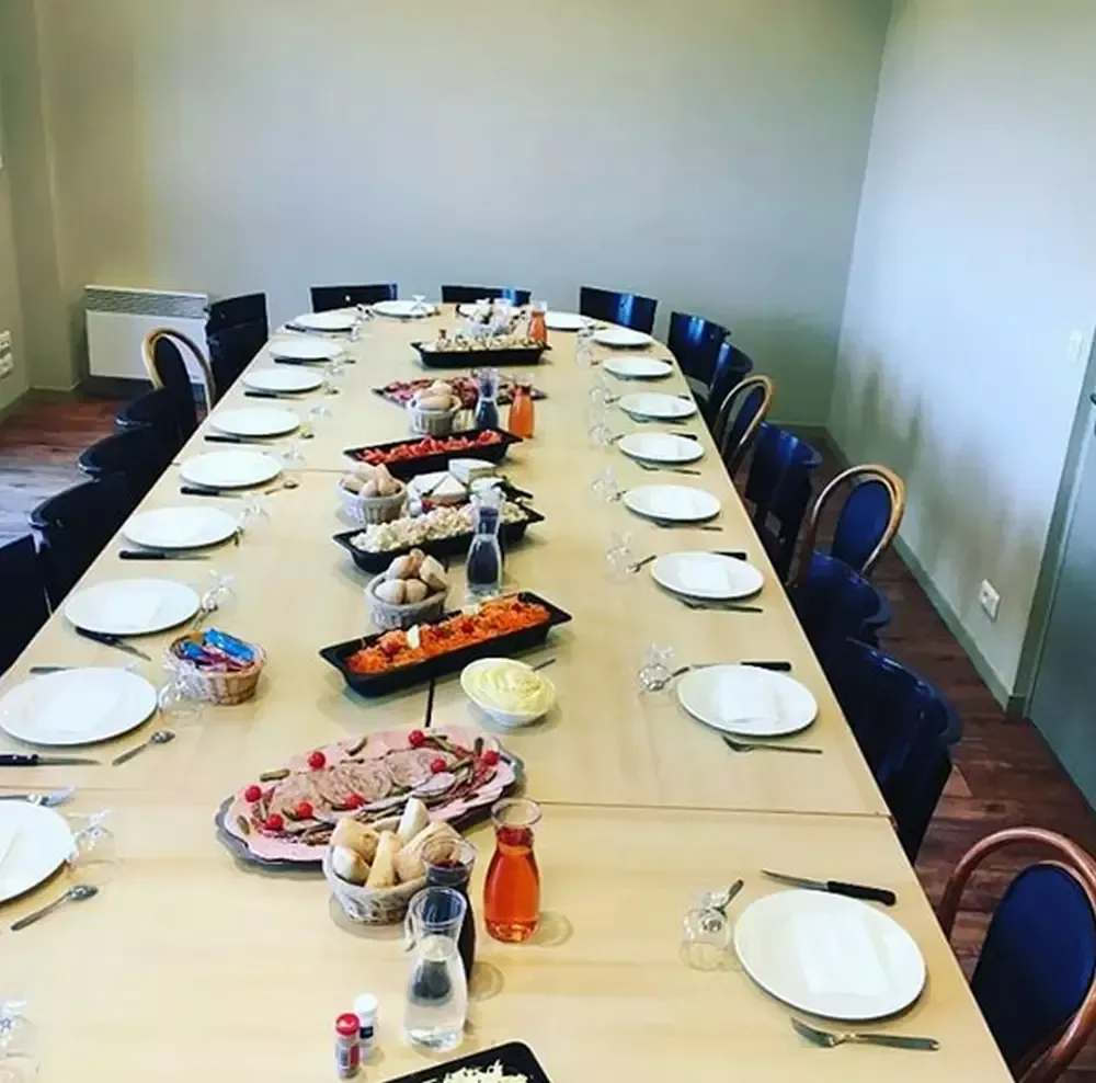 table réunion dréssée